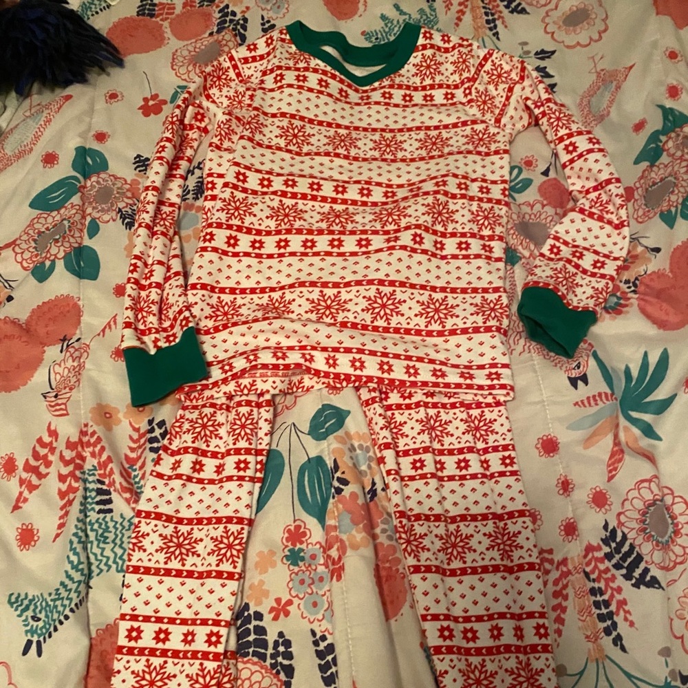 2 Christmas pjs size 6t